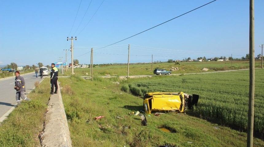 Otomobil Buğday Tarlasına U&ccedil;tu