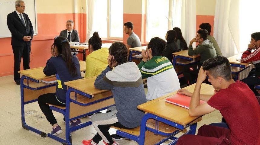 Başkan Demirkol Spor Lisesinde Gen&ccedil;lerle Buluştu