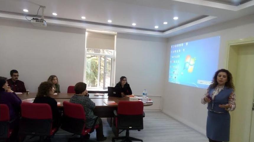 Aile İ&ccedil;i Şiddetti &Ouml;nleyici Eğitimler