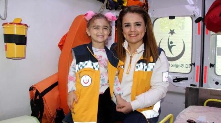 4.5 Yaşındaki Defne Ilk Yardımda Uzmanlaştı