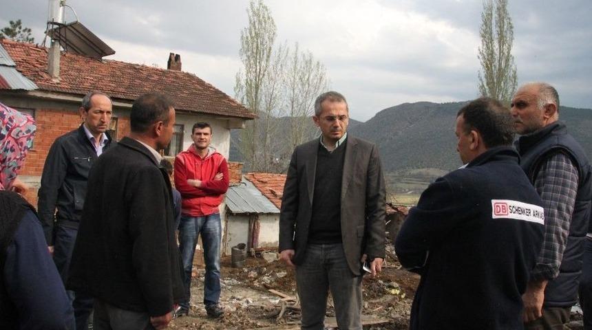 Tosya Kaymakamı Pişkin, Evi Yanan Aileyi Ziyaret Etti