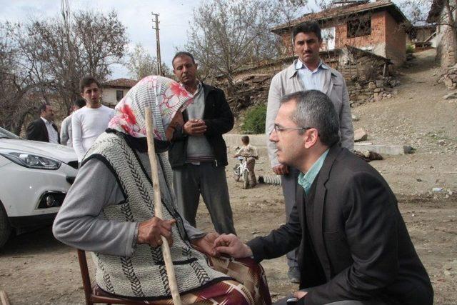 Tosya Kaymakamı Pişkin, Evi Yanan Aileyi Ziyaret Etti