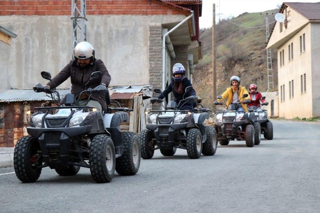 Develerle Gezilen Eski Kervan Yolunda Şimdi Atv&rsquo;ler İle Gezecekler
