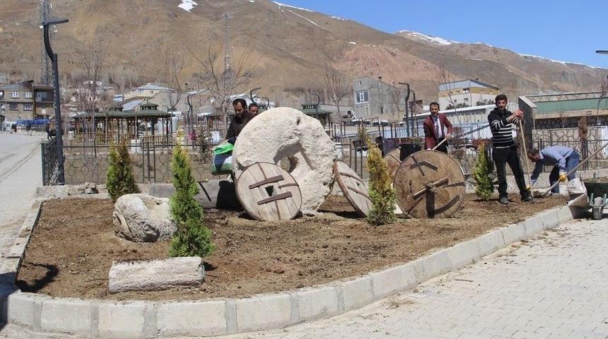 Başkale&rsquo;deki Parklarda D&uuml;zenleme &Ccedil;alışması