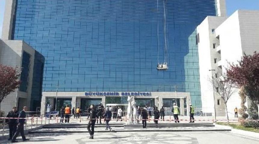 Ankara B&uuml;y&uuml;kşehir Belediyesi'ne Ateş A&ccedil;ıldı