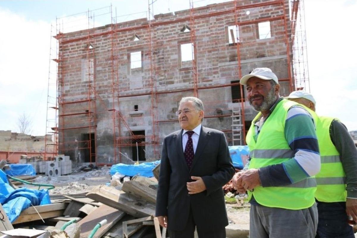 Melikgazi Belediyesi Jandarma Mektebi&rsquo;ni Onarıyor