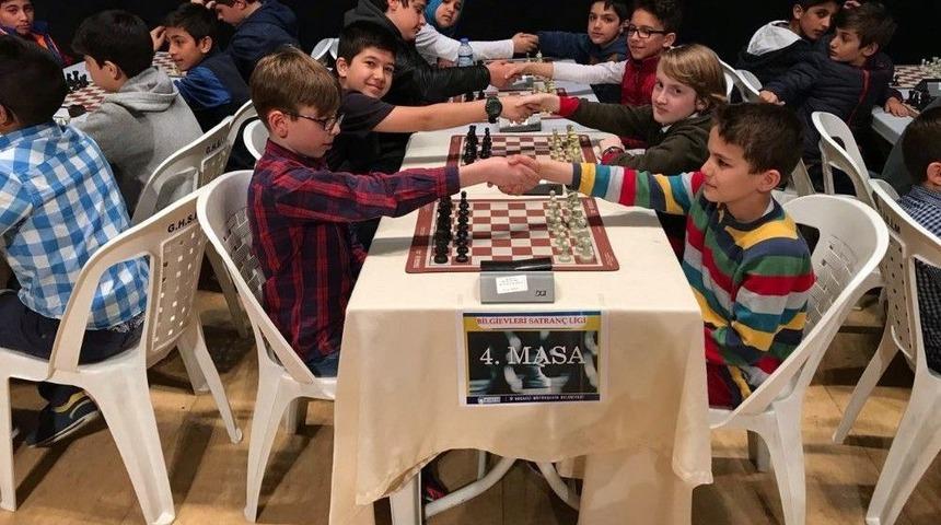 Bilgievi Satran&ccedil; Turnuvasında D&ouml;rd&uuml;nc&uuml; Etap Tamamlandı