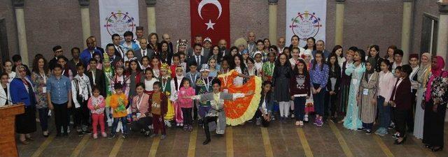 Vali Aktaş D&uuml;nya &Ccedil;ocuklarını Kabul Etti 1