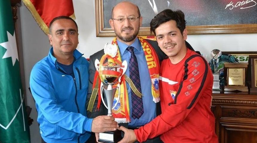 Başkan &Ouml;zcan&rsquo;dan Şampiyon Takıma Teşekk&uuml;r