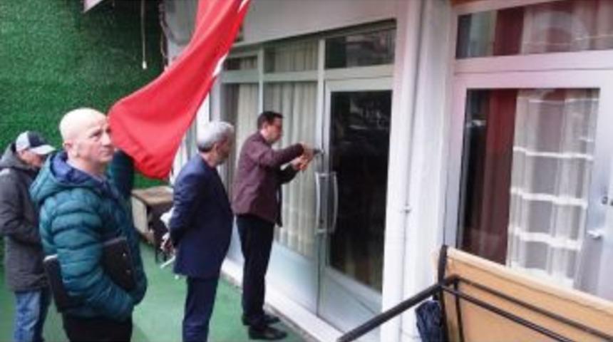 İzmit&rsquo;te Kumar Oynatılan Kahvehane Kapatıldı