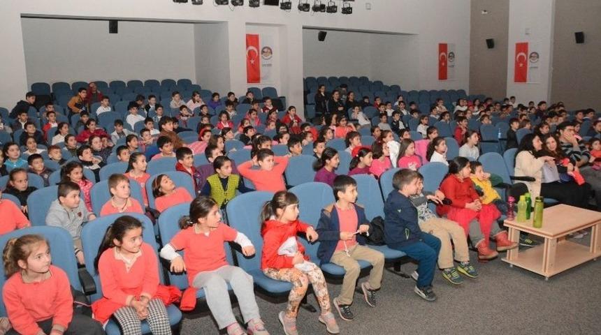 K&ouml;rfez&rsquo;de 2 Bin &Ouml;ğrenci Tiyatroyla Buluştu