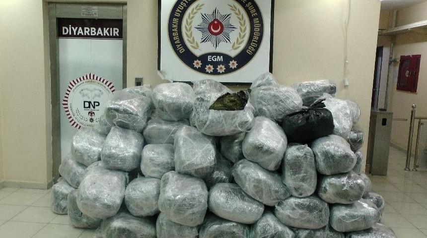 Diyarbakır&rsquo;da İki Ayrı Operasyonda Yaklaşık 3 Ton Esrar Ele Ge&ccedil;irildi