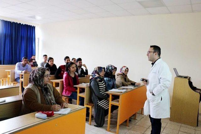 60 Yaşındaki Fadime Teyze&rsquo;nin Okuma Aşkı 1