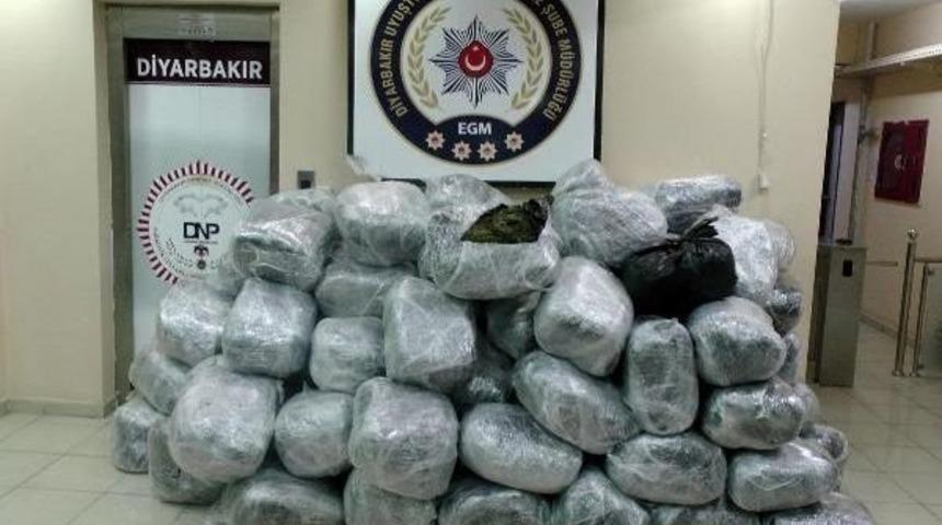 Diyarbakır'da 2 Ton 840 Kilo Esrar Ele Ge&ccedil;irildi