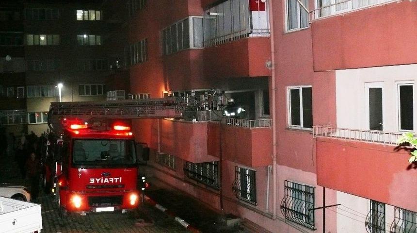 Mutfakta &Ccedil;ıkan Yangın Paniğe Neden Oldu