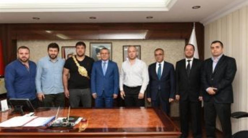 Kırkpınar Başpehlivanları Ve Şampiyon G&uuml;reş&ccedil;iler Batman&rsquo;da