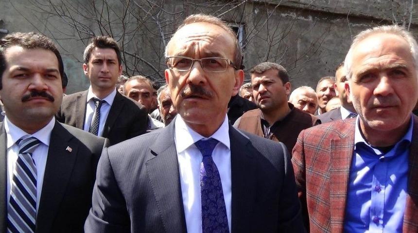 Vali Yavuz&rsquo;dan &lsquo;t&uuml;fekli Fotoğraf&rsquo; A&ccedil;ıklaması