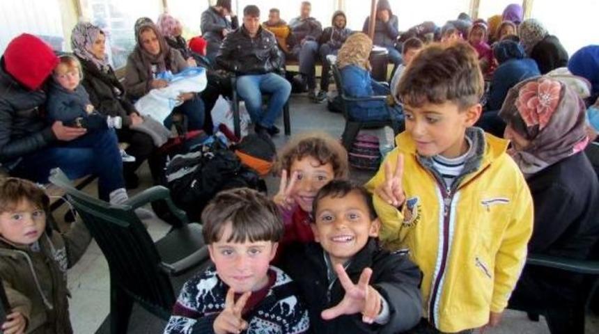 &Ccedil;eşme A&ccedil;ıklarındaki Ka&ccedil;ak Botunda 68 Suriyeli Yakalandı