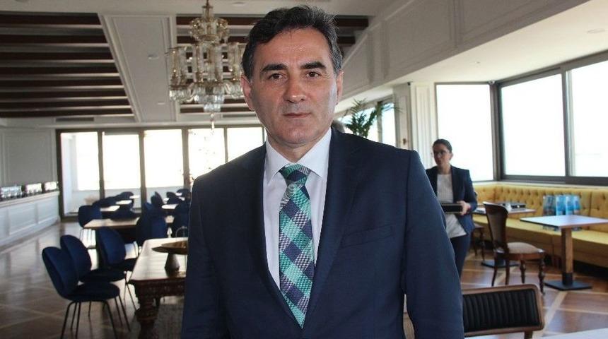 Kosovalı Bakanın Referandum Sevinci