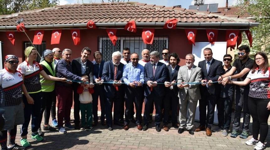 Başkan &Uuml;z&uuml;lmez, Kobidos&rsquo;un A&ccedil;ılış Kurdelesini Kesti