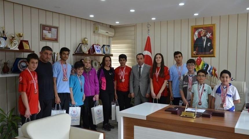 Dereceye Giren Dart&ccedil;ılar &Ouml;d&uuml;llendirildi