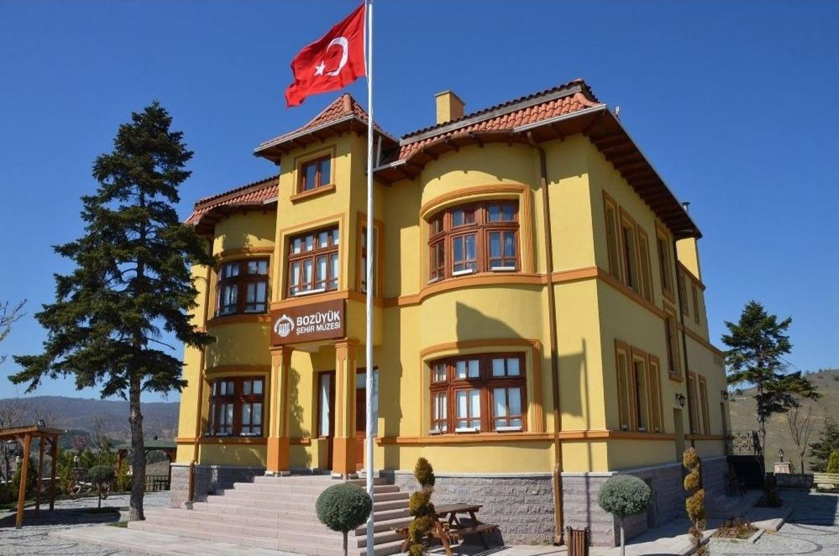 Boz&uuml;y&uuml;k Belediyesi Şehir M&uuml;zesi Ve Arşivi Yoğun İlgi G&ouml;r&uuml;yor
