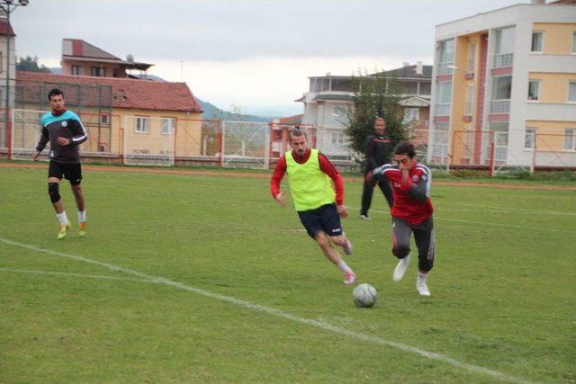 Bilecikspor, Vitraspor Maçının Hazırlıklarını Sürdürüyor