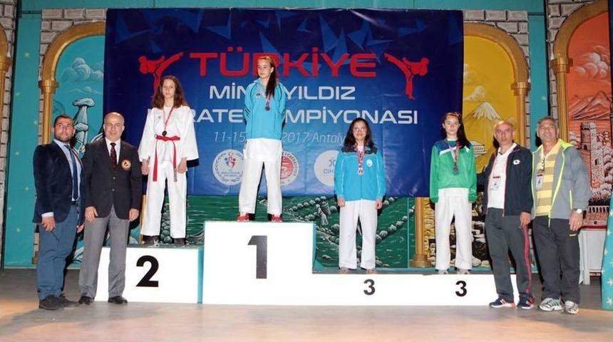 B&uuml;y&uuml;kşehirli Karatecilerden 7 T&uuml;rkiye Derecesi