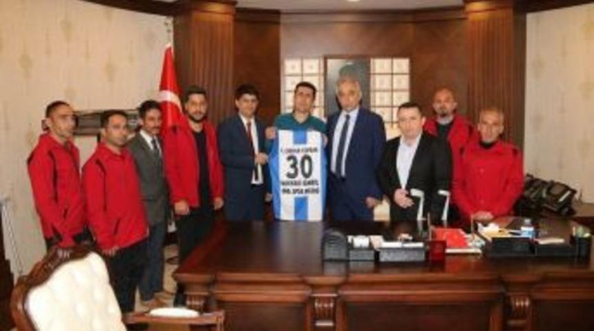 S&uuml;mb&uuml;l Engeliler Spor Kul&uuml;b&uuml;nden Vali Toprak&rsquo;a Ziyaret