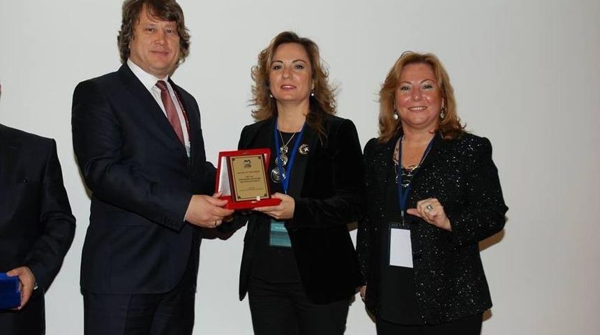&Ouml;d&uuml;ll&uuml; M&uuml;zeye Bir &Ouml;d&uuml;l Daha