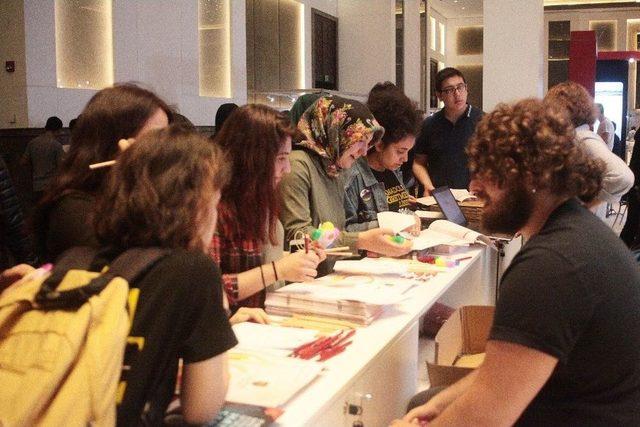 Nişantaşı Üniversitesi İle Kıbrıs Sağlık Ve Toplum Bilimleri Üniversitesi Tercih Fuarında 2