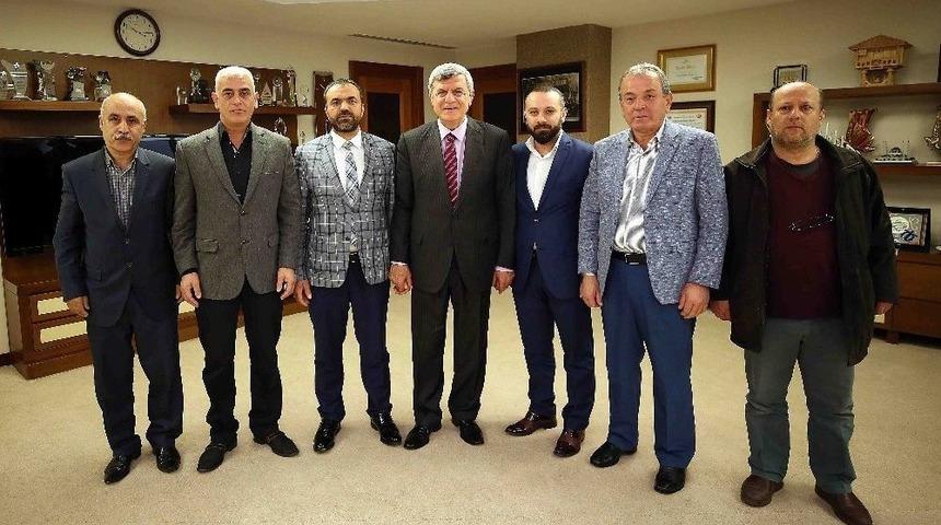 Başkan Karaosmanoğlu, Derinceli Esnaflara Teşekk&uuml;r Etti