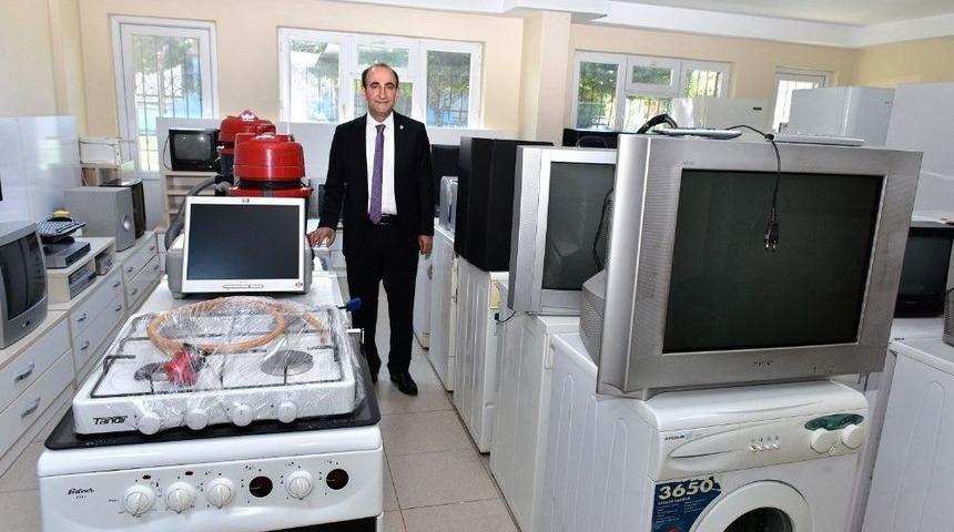 Yıldırım, İhtiya&ccedil; Sahiplerinin Y&uuml;z&uuml;n&uuml; G&uuml;ld&uuml;r&uuml;yor