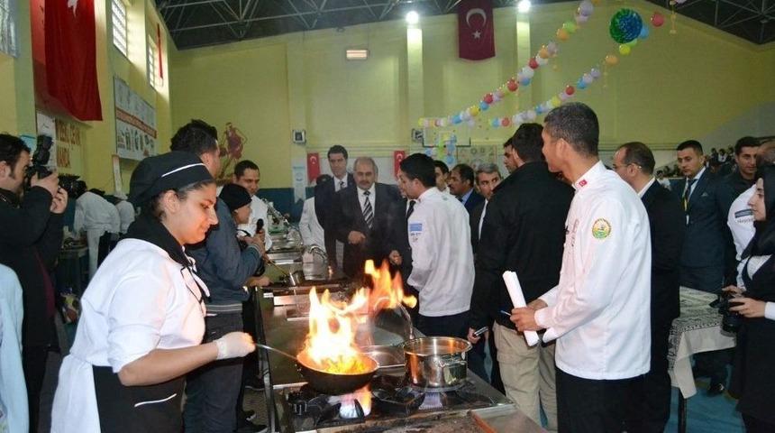 &Ouml;ğrenciler Arasında &lsquo;yemek Yarışması&rsquo; D&uuml;zenlendi