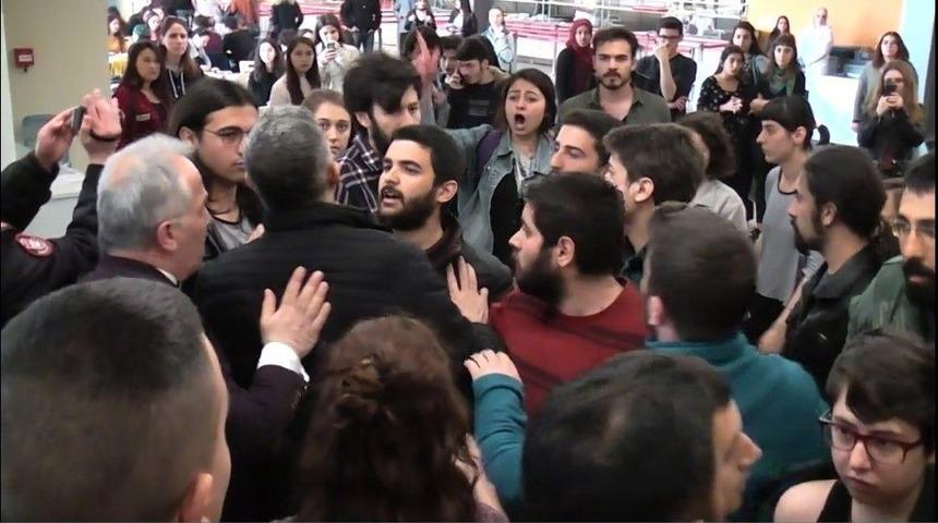 Anadolu &Uuml;niversitesinde Gerginlik