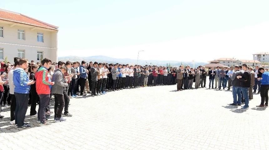 Kalp Krizi Sonucu Hayatını Kaybeden &Ouml;ğrenci Okulunda Anıldı