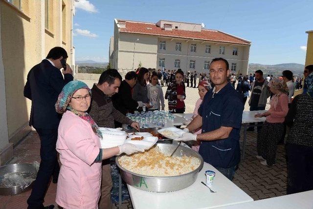 Kalp Krizi Sonucu Hayatını Kaybeden Öğrenci Okulunda Anıldı