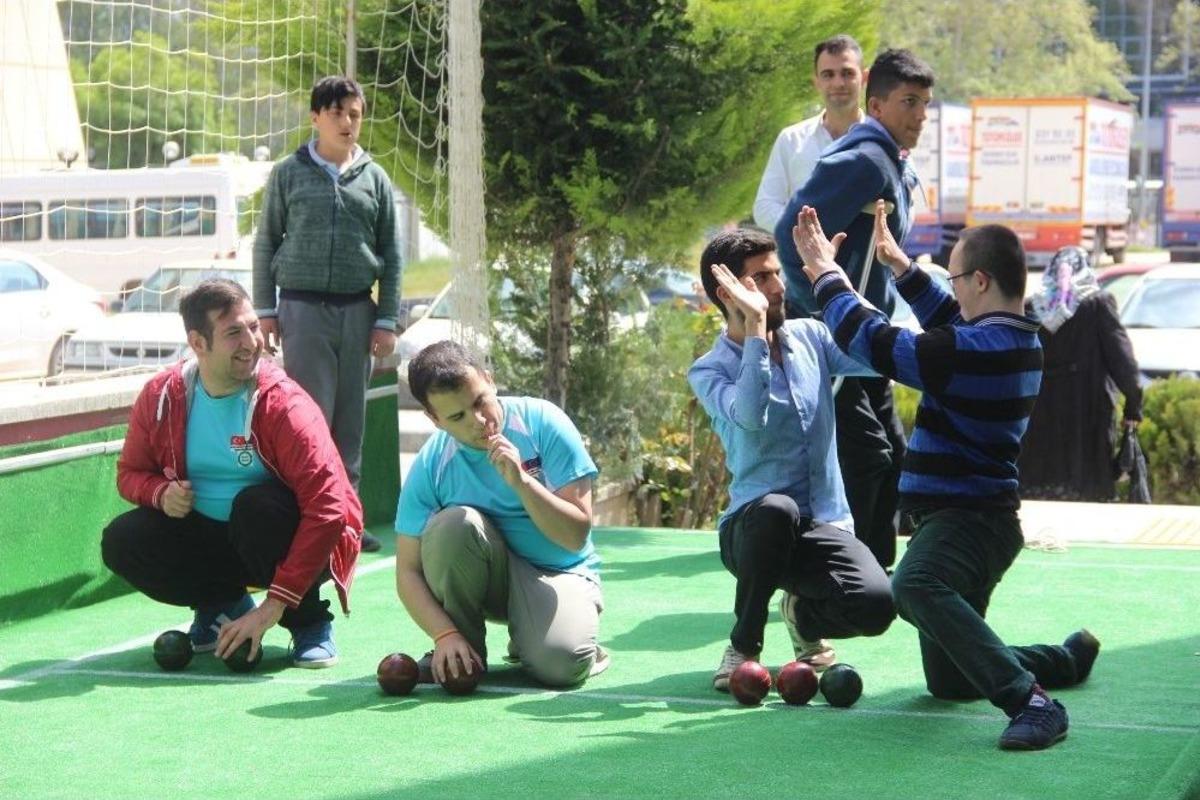 (&ouml;zel Haber) Engelliler İ&ccedil;in &Ouml;zel Hazırlanan Bilgisayarlar &Ccedil;alındı