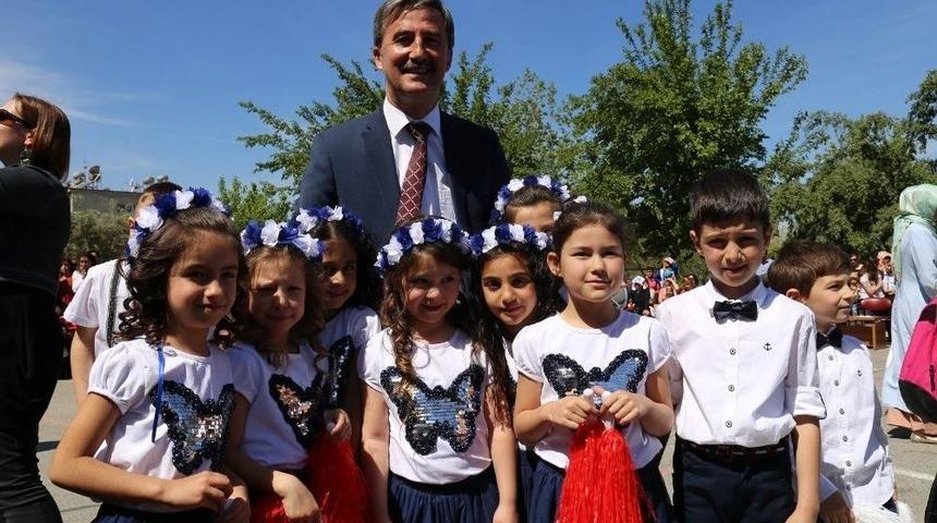 Başkan Şirin&rsquo;den &Ccedil;ocuklara 23 Nisan Jesti