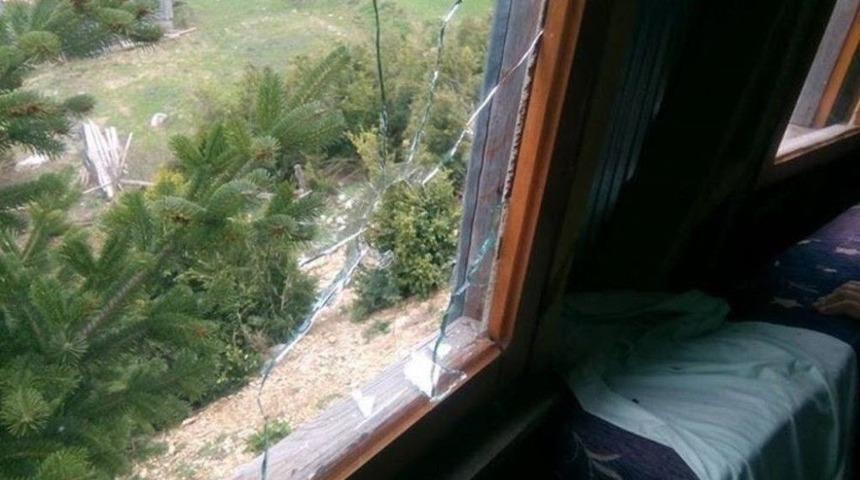 Gelişi G&uuml;zel Sıkılan Kurşunlar Eve Zarar Verdi