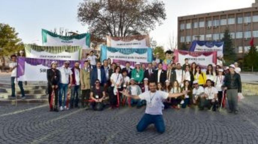 Uşak Belediyesi Şehir Tiyatrosu İzmir&rsquo;de Sahne Alıyor