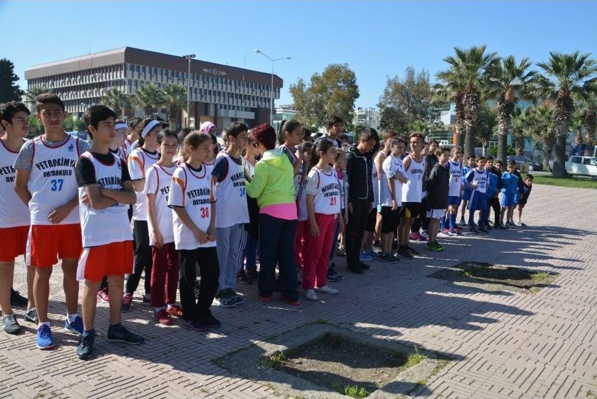 23 Nisan Koşusu&rsquo;nda Kıyasıya M&uuml;cadele