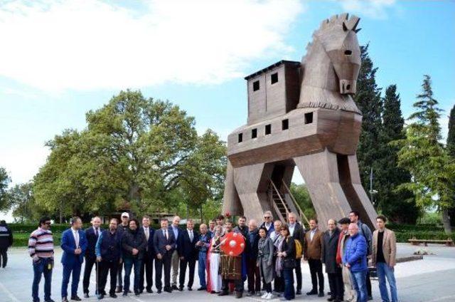 Turizm Yazarları Troia Antik Kenti'ni Gezdi