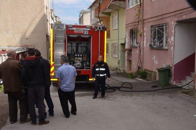 Kundaklandığı İddia Edilen Evdeki 2 Çocuk Komşuları Tarafından Kurtarıldı