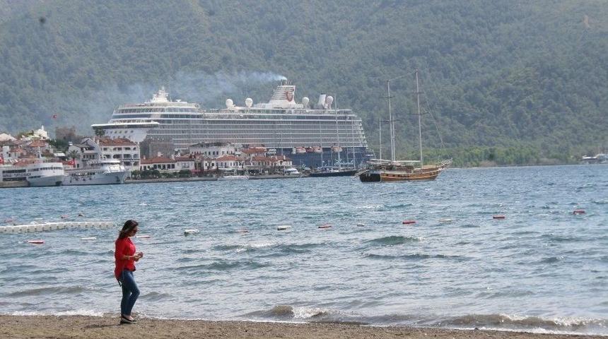 Yüzen Saray Sezonun İlk Ziyaretini Gerçekleştirdi