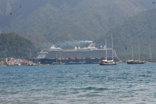 Yüzen Saray Sezonun İlk Ziyaretini Gerçekleştirdi