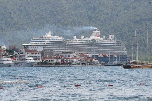 Yüzen Saray Sezonun İlk Ziyaretini Gerçekleştirdi