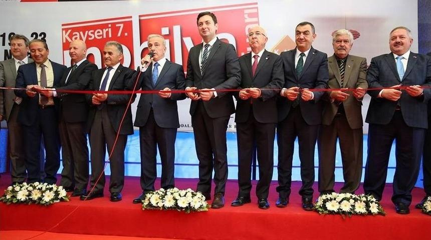 Başkan B&uuml;y&uuml;kkılı&ccedil; Mobilya Fuarını Ziyaret Etti