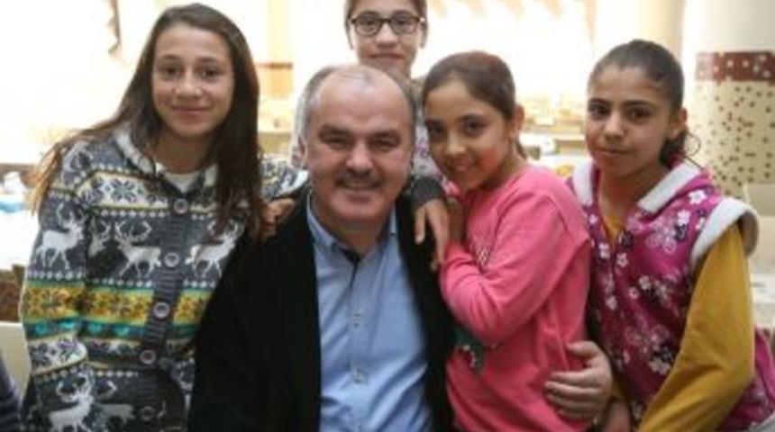 Pamukkale Belediyesinden &Ccedil;ocuklara 23 Nisan Hediyesi