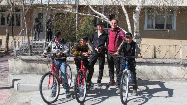 Kaymakam Uzan, Başarılı Sporcuları Kabul Etti